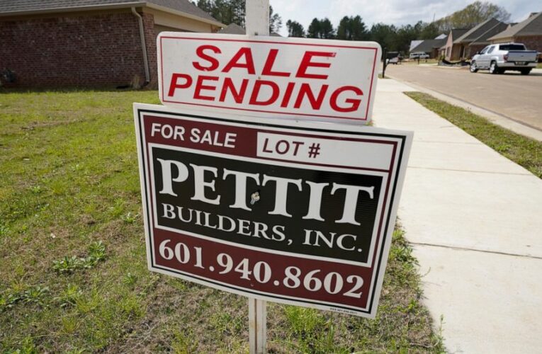 US average mortgage rates fall again; 30-year loan at 3.04%