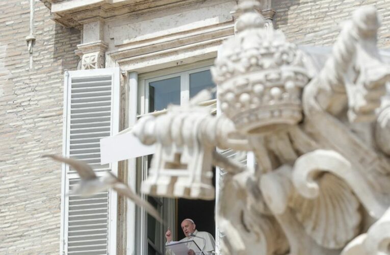 Pope meets with Lebanon’s PM-designate, urges end of crises