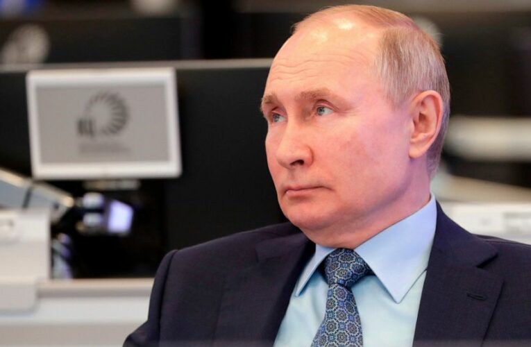 US expels Russian diplomats, imposes sanctions for hacking