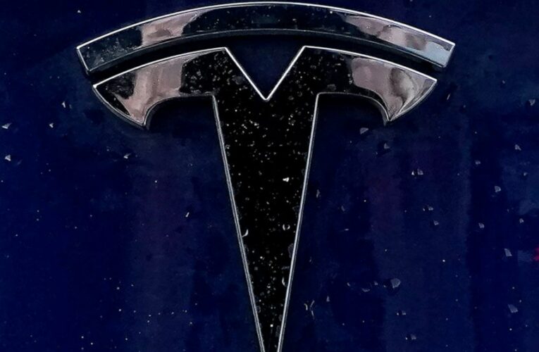 Consumer Reports tricks Tesla to drive with no one at wheel