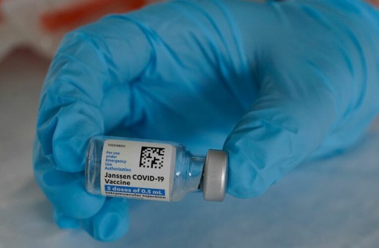 US to resume J&J COVID vaccinations despite rare clot risk