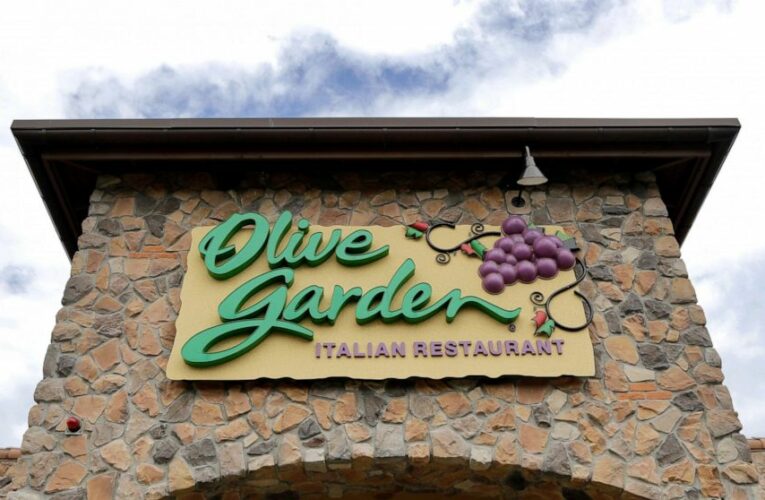 Lawsuit targets pay practices at Olive Garden’s parent