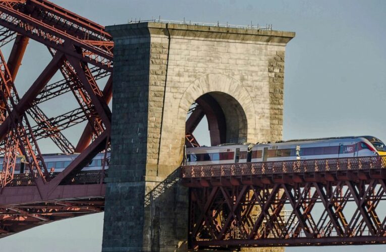 UK to reunify national rail network under government control