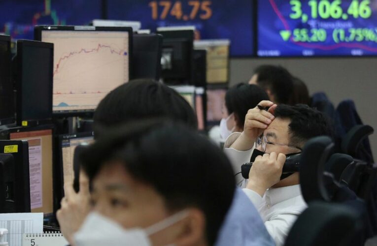 Global stock markets sink as inflation worries mount