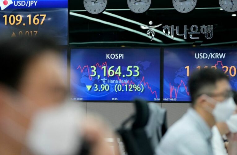 U.S. stocks rise as economy shows signs of improvement