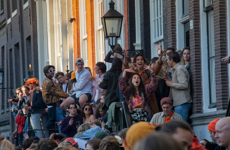 Dutch move toward further easing of coronavirus lockdown