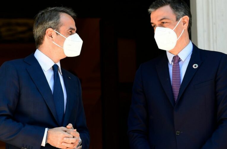 Spain: Expert warns that virus surge could follow parties