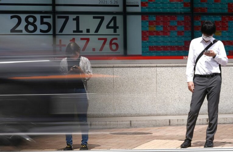 Stocks edge higher as investors weigh growth, inflation