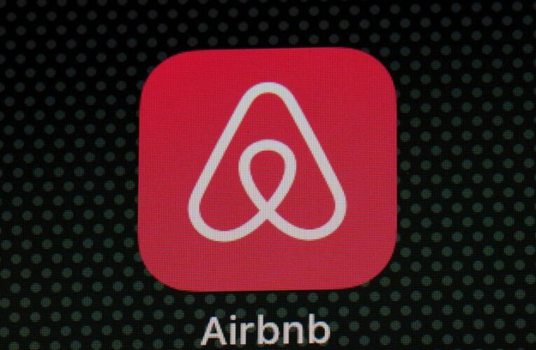Airbnb reports 1Q loss of nearly $1.2 billion, revenue rises