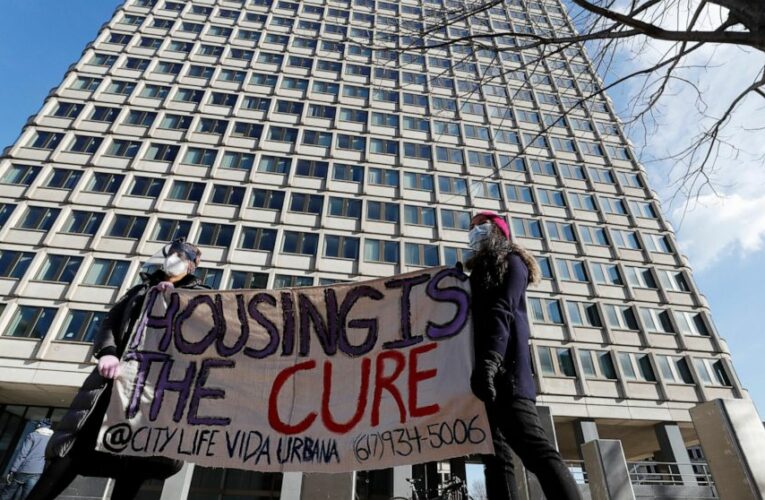 Federal judge strikes down CDC eviction moratorium