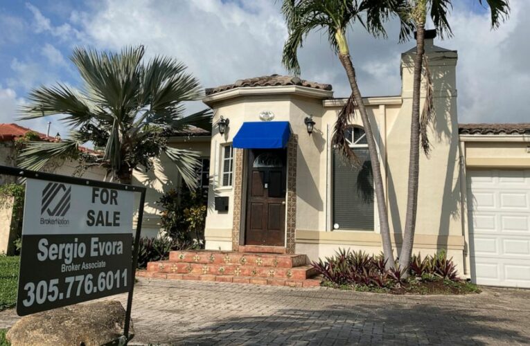 In a chaotic market demand and prices for homes in US soar