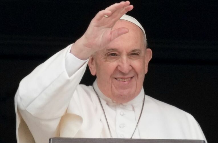 Pope invites Lebanese Christians to Vatican for peace prayer