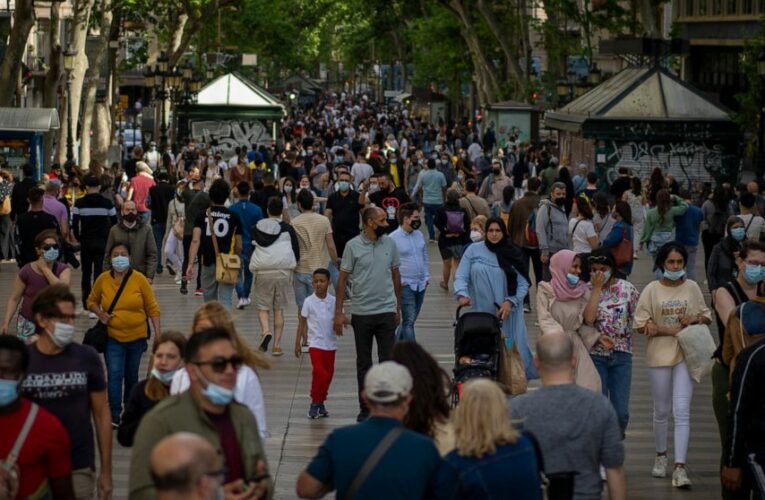 Spain gears up for summer, lifts restrictions on UK tourists