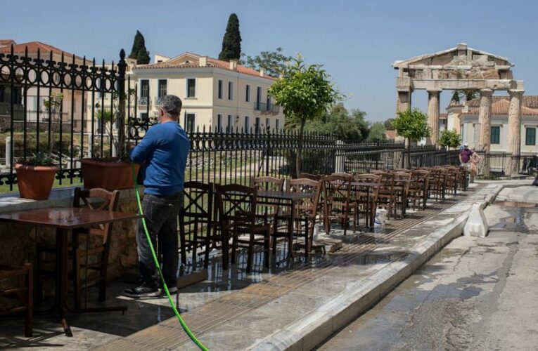 Cafes, restaurants reopen in Greece for outdoor service