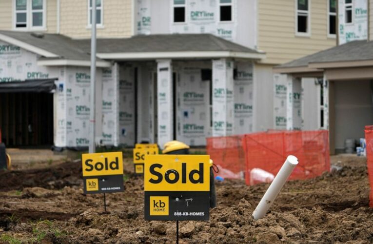 Fewer Americans sign contracts to buy homes in April