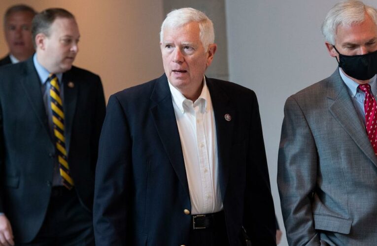 Private investigator describes how he followed Rep. Mo Brooks’ wife into her garage to serve a lawsuit tied to the Capitol riot