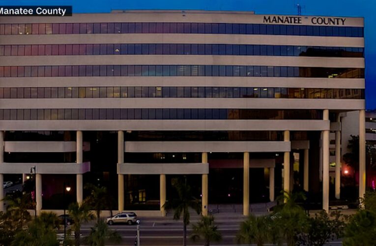A coronavirus outbreak hit a Florida government building. Two people are dead but a vaccinated employee wasn’t infected