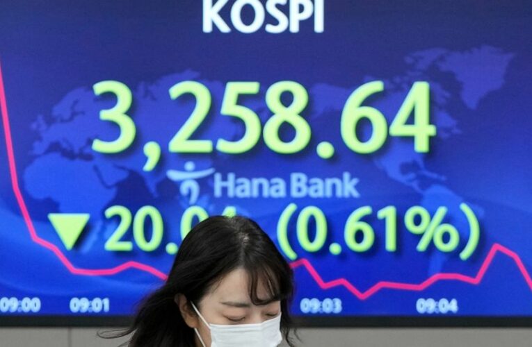Most stocks fall, tech holds up as markets digest Fed moves