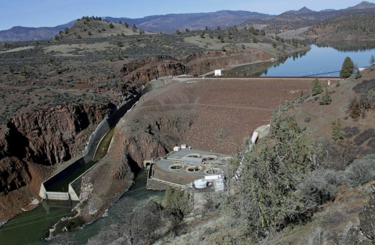 Plan to raze 4 dams on California-Oregon line clears hurdle