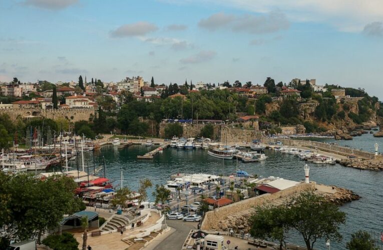 Turkey welcomes back tourists, hopes to recoup losses