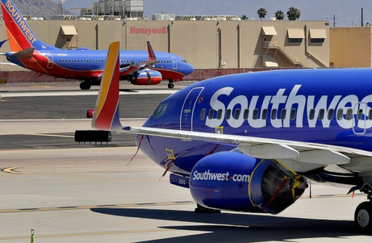 Longtime Southwest Airlines CEO will step down next year