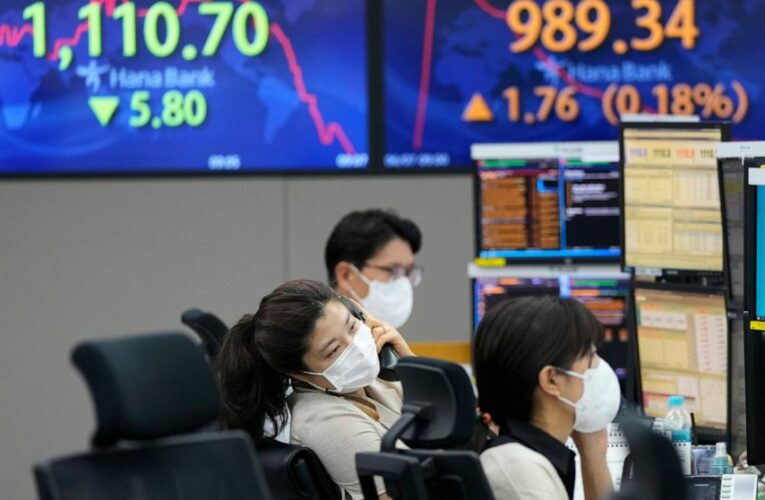 US stocks edge mostly higher, hovering near record highs