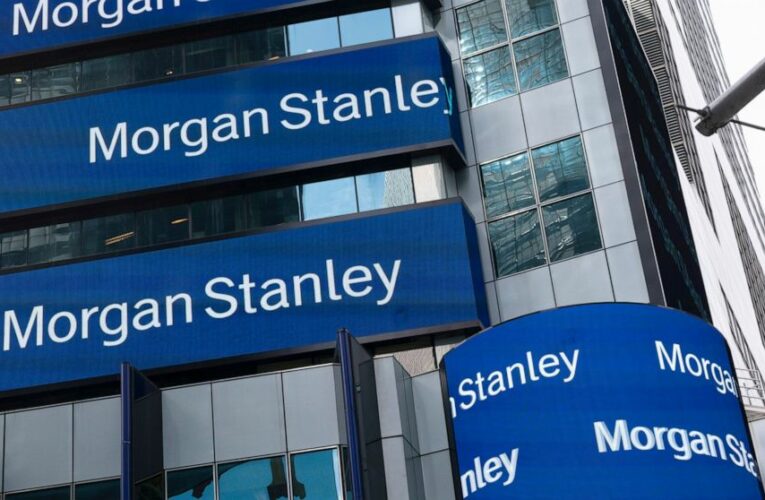 Big US banks to employees: Return to the office vaccinated