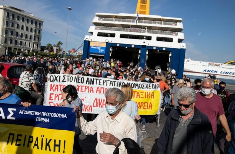 Striking seamen in Greece temporarily disrupt ferry services