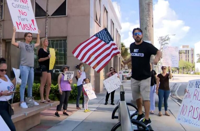 Anti-mask protesters forced school board to postpone a meeting