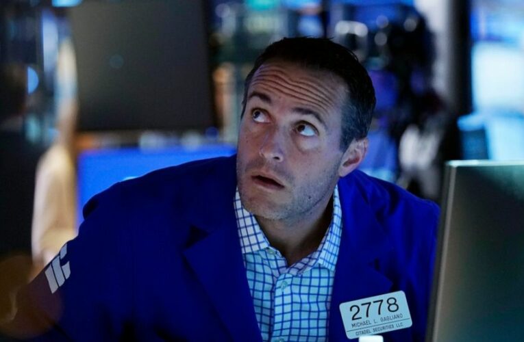 Stocks climb on Wall St gains as company earnings roll in