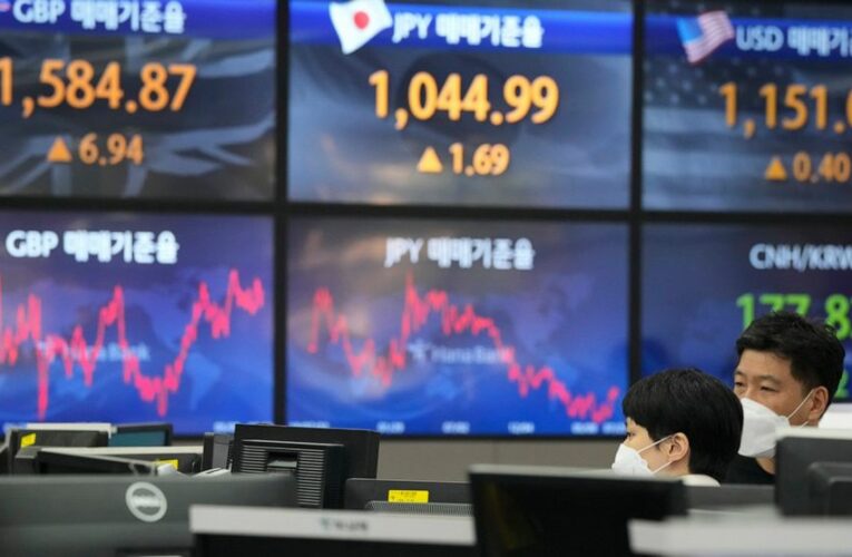 Wall Street rallies to record-breaking end of turbulent week