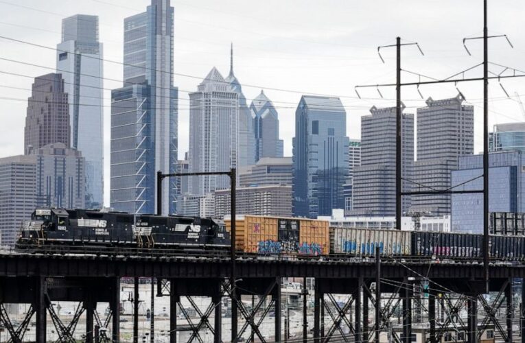 Norfolk Southern’s 2Q profit doubles as volume returns