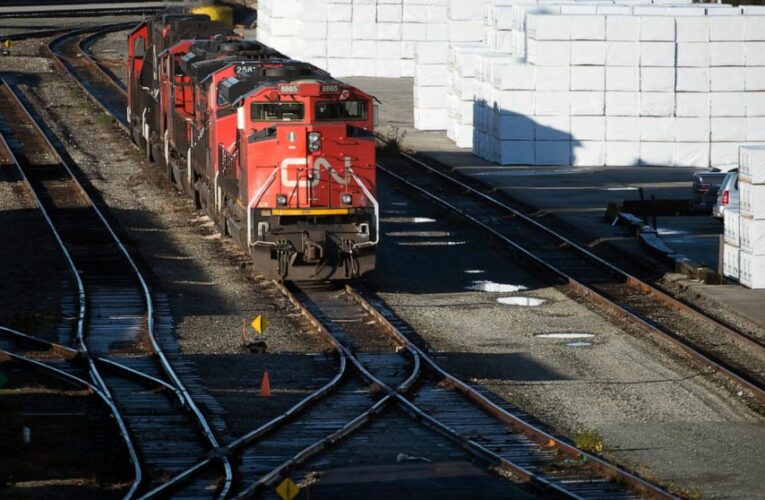 Canadian National makes final pitch for $33.6B railroad deal