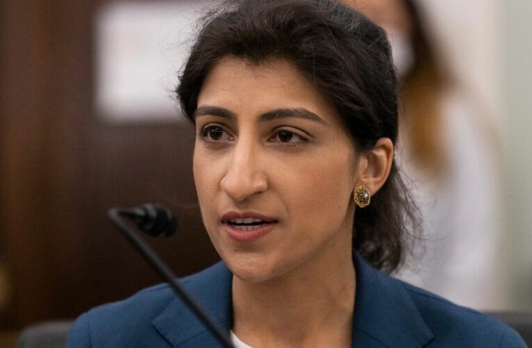 Facebook asks recusal of FTC head in antitrust case decision