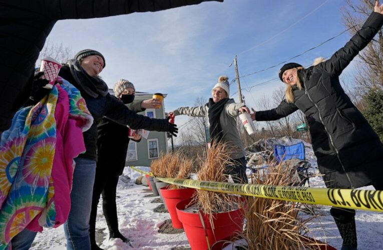 People along the US-Canadian border await word of reopening