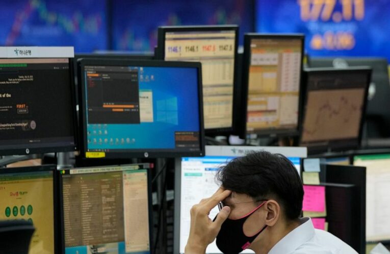 US stocks edge lower as investors weigh earnings, inflation