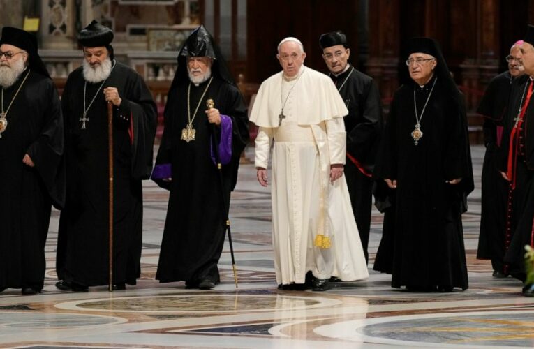 Pope, Lebanese Christian clerics pray for end to crisis