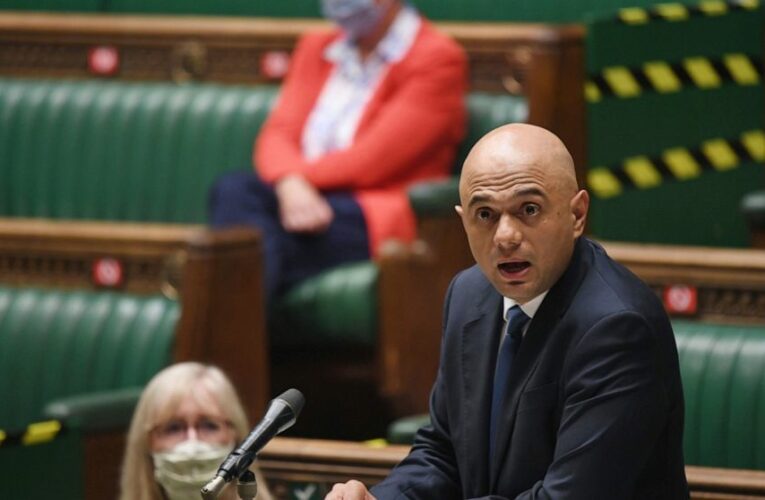 UK’s France curbs irk travelers; health chief tests positive