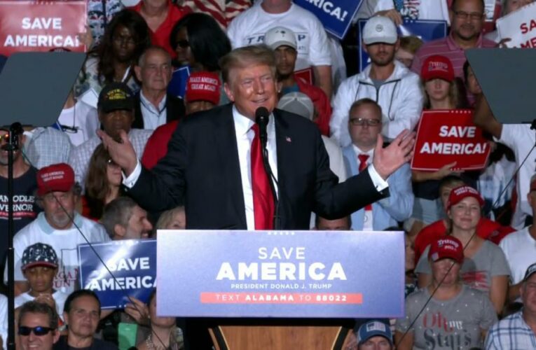 Crowd boos Donald Trump for vaccine stance at Alabama rally