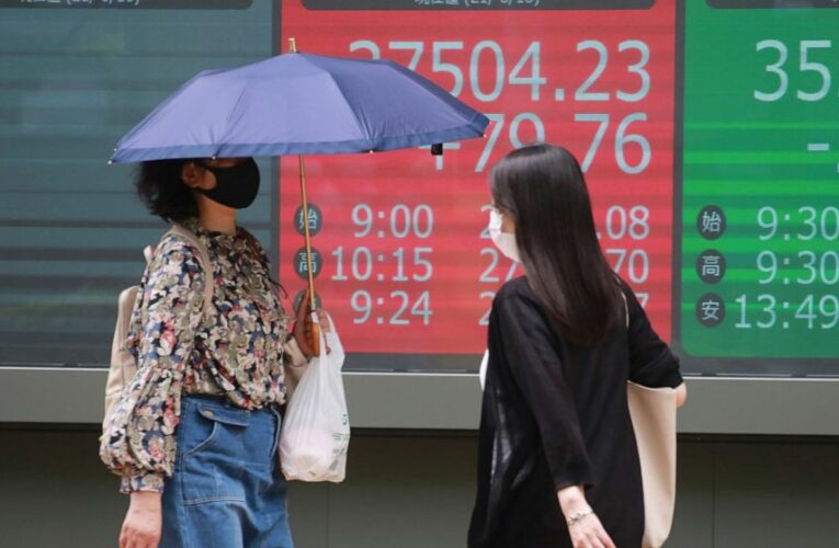 US stocks take a late turn lower, marking 2nd straight loss