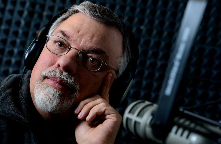 Radio host who swore off vaccine dies after contracting virus