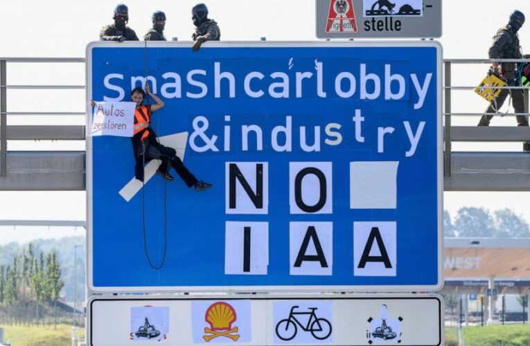 Protests disrupt autobahn traffic before German auto show