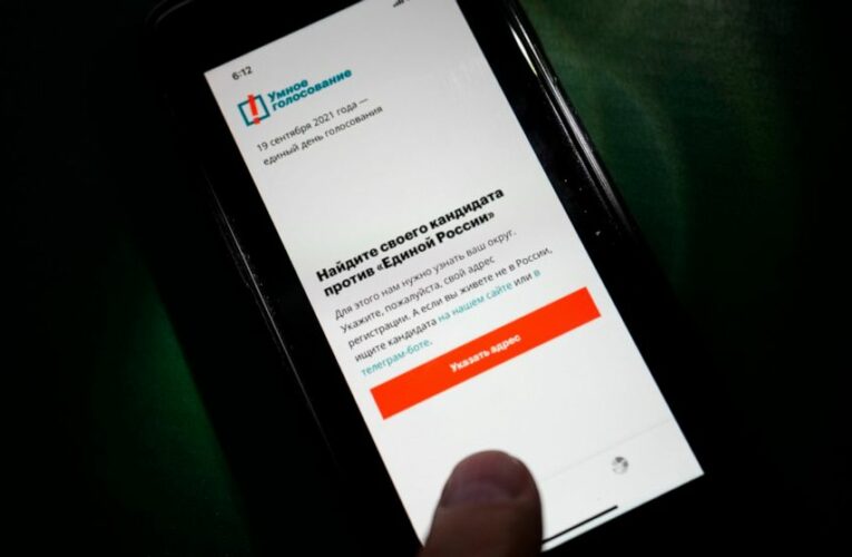 Apple, Google raise new concerns by yanking Russian app