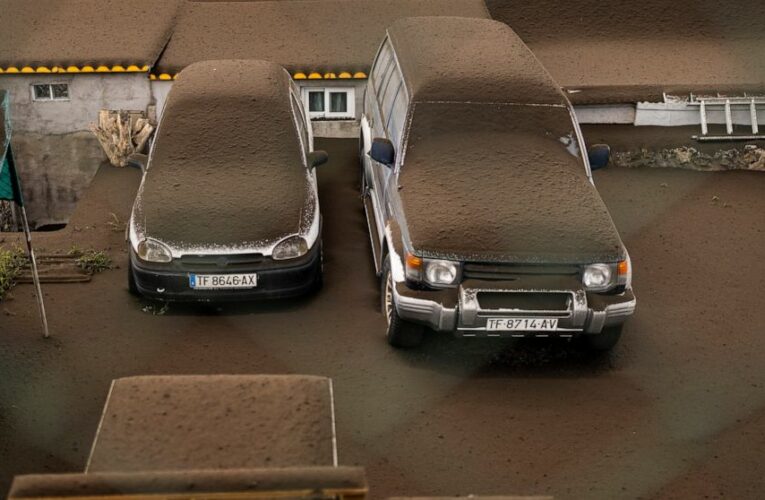 Volcanic ash cloud closes La Palma airport; new vent emerges