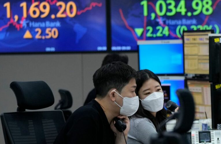 Stocks end lower on Wall Street, extending weekly losses