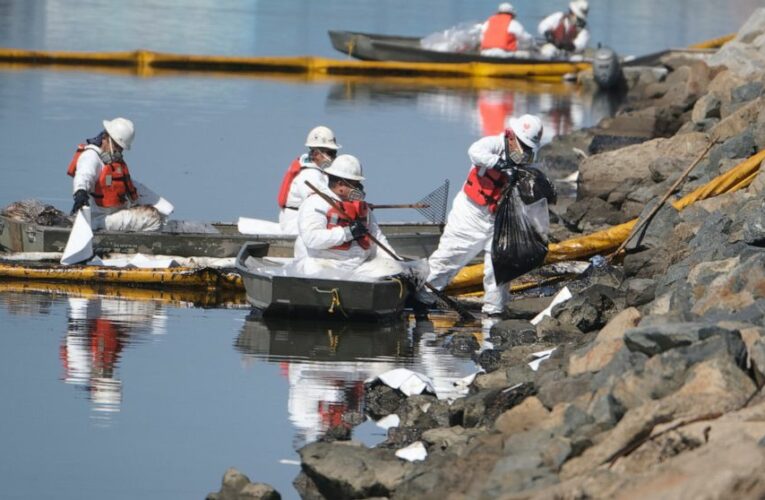 Response time questioned in massive California oil spill