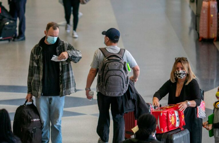 Pandemic holiday travel 2.0: How to navigate Thanksgiving this year