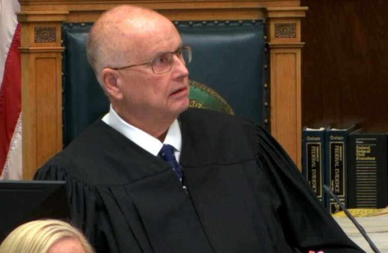 Rittenhouse judge stops mid-sentence during jury instructions