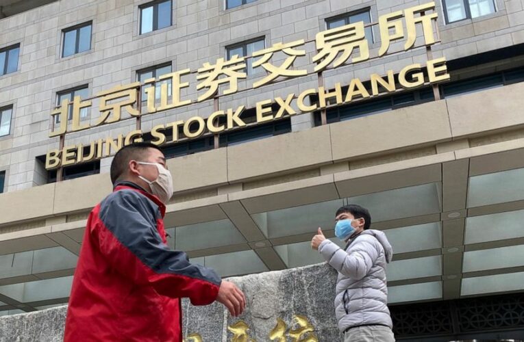 Stocks wobble on Wall Street ahead of retailer earnings