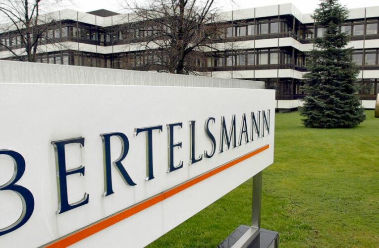 US files antitrust suit to stop major book publisher merger